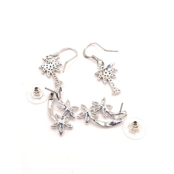 Set Of 2 Nature-Inspired Earrings: Floral Clip-On & Palm Tree Drop Style - Picture 5 of 10